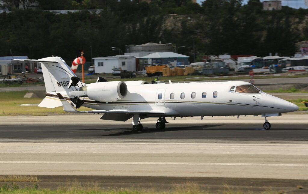 N198HB exterior